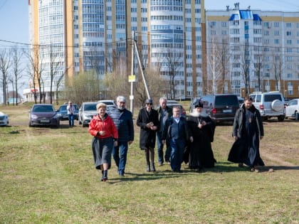 В Болховском микрорайоне установлен крест на месте будущего храма в честь Иерусалимской иконы Божией Матери
