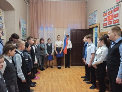 Торжественная церемония поднятия Государственного флага РФ