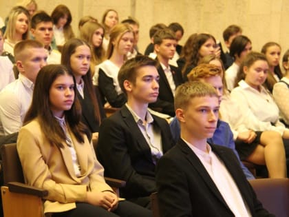 Сегодня в большом зале администрации города Орла чествовали обладателей муниципальной стипендии.