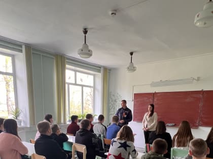 Профилактические беседы в образовательных учреждениях.