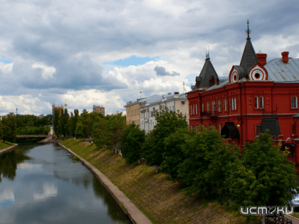 Орловчане просят президента России отправить Клычкова в отставку, бродячие псы захватили центр Орла, а доктор мира, уроженец Орловской области Леонид Рошаль отмечает юбилей. Об это