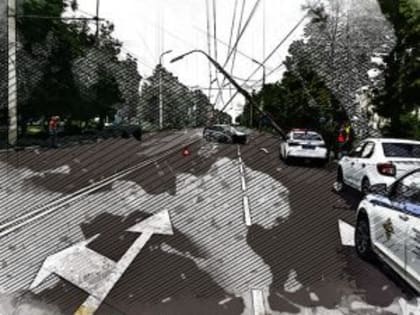 В Орле легковушка протаранила опору ЛЭП