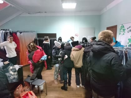 Центр «В добрые руки» раздал необходимые вещи жителям деревни Алеша Залегощенского района