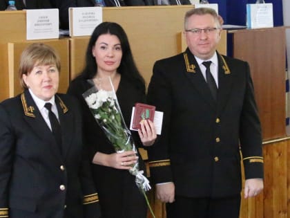 В Орловском областном суде вручили медаль и знаки отличия