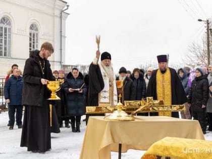 В Орловской области освятили крест и купол для столетнего храма