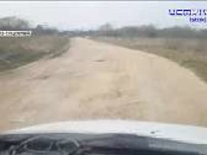 В посёлке Вязки дороги как после бомбёжки, сотрудника болховского завода задержали за коммерческий подкуп, а работники скорой помощи отмечают профессиональный праздник. Об этом и н