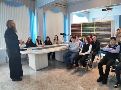 Мценский благочинный рассказал школьникам о значении православной книги в нашей жизни