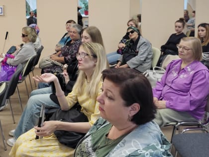 Орловский священник встретился со слабовидящими