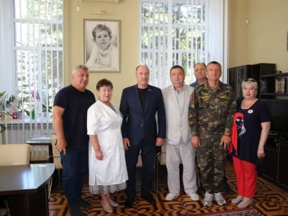 Депутаты Орловского облсовета передали посылки для детской больницы Луганска