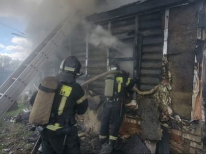 В Орловском округе при пожаре в жилом доме выжила женщина, её госпитализировали с ожогами