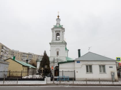 Два Архипастыря совершили Литургию в Николо-Песковском храме Орла