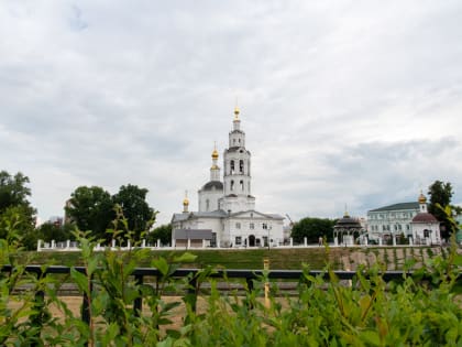 В канун Недели 3-й по Пятидесятнице Владыка Тихон совершил всенощное бдение в Богоявленском соборе Орла