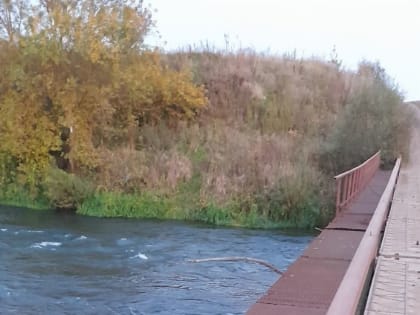 В Миново Мценского района починили разрушенное ограждение моста