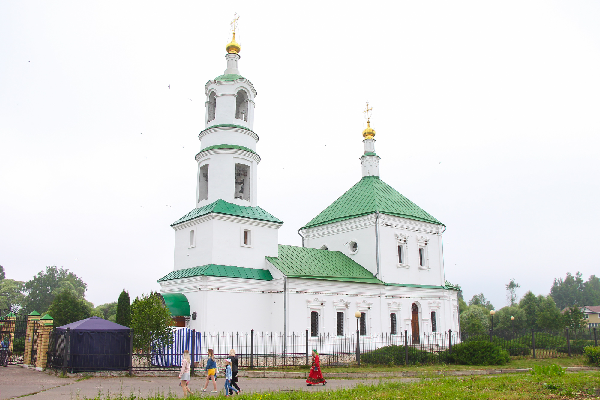 Троицкое орловская область. Церковь Льгов Орловское Полесье. Храм Святой Троицы Льгов. Льгов Орловская область Хотынецкий район. Льгов Церковь Орел.