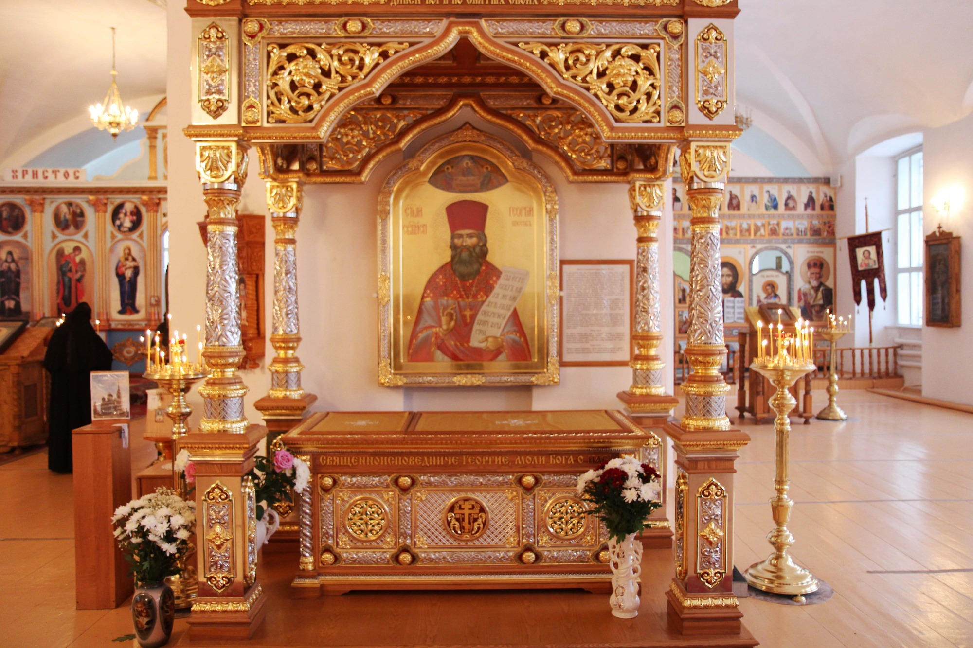 Мощи в кафедральном соборе. Успенский храм ярославль алтарь. Мощи св феодора ушакова. Мощи в кафедральном соборе. Мощи сергия радонежского в красноярске.