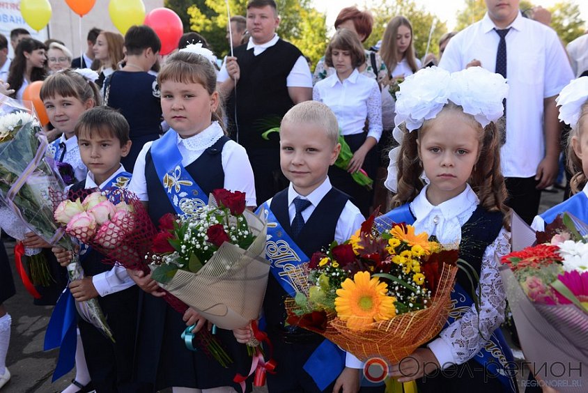 Сентябрь 2019 россия. Залегощь школа 1. 1 Сентября 2019. Залегощь Орловская область школа. Пгт Залегощь школа.