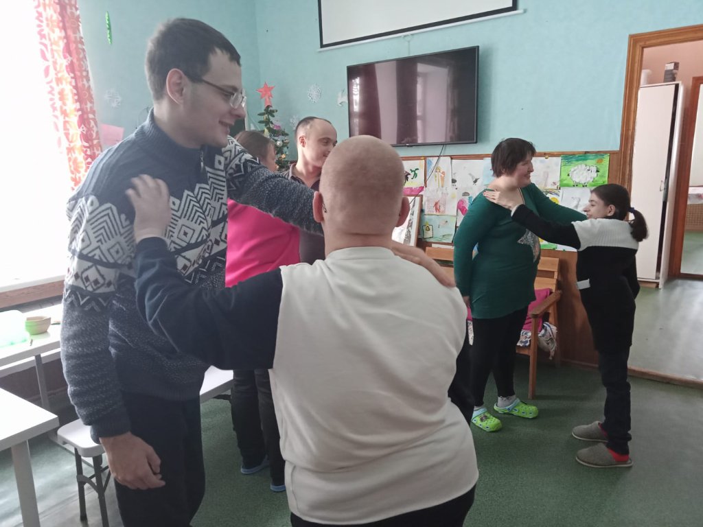 Тренинг подарок. Обнимашки на тренинге. Социальный психолог. Ливенская межрайонная прокуратура Орловской области, Ливны. Новости Ливны происшествия.