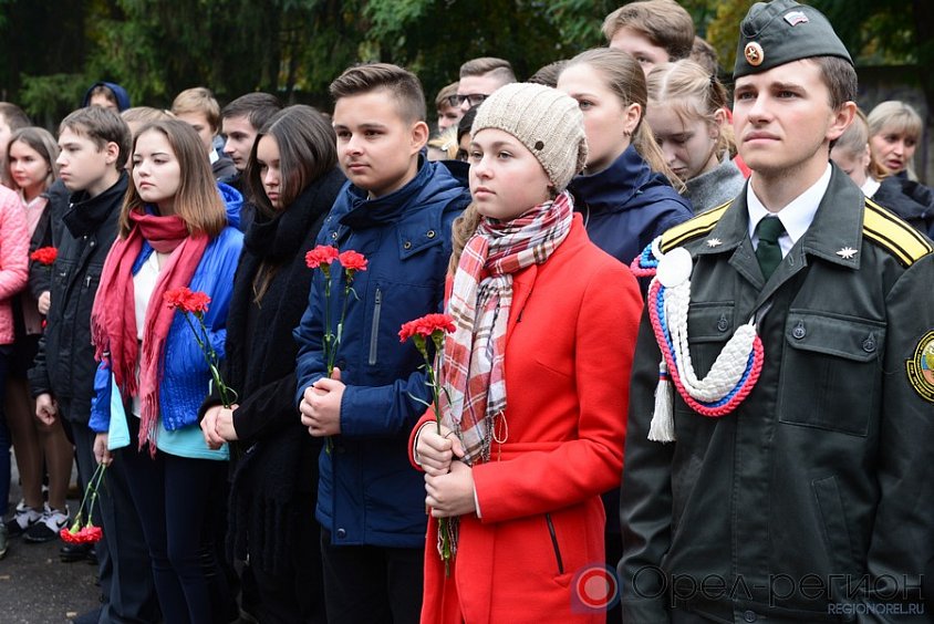 21 орел. Эмблема лицея 22 Орел. Мемориальные доски на школах Орловской области. Мемориальная доска Астахову Юрию лицей № 21 г.орла. Мемориальная доска Ермолову а.п. лицей № 21 г.орла.