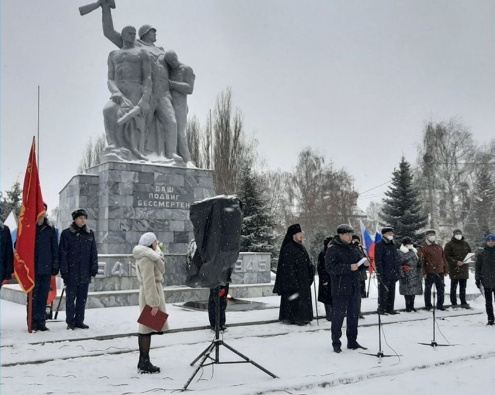 25 декабря освобождение ливен. Защитники города Ливны. Ливны памятник освобождения города Ливны 25 декабря.