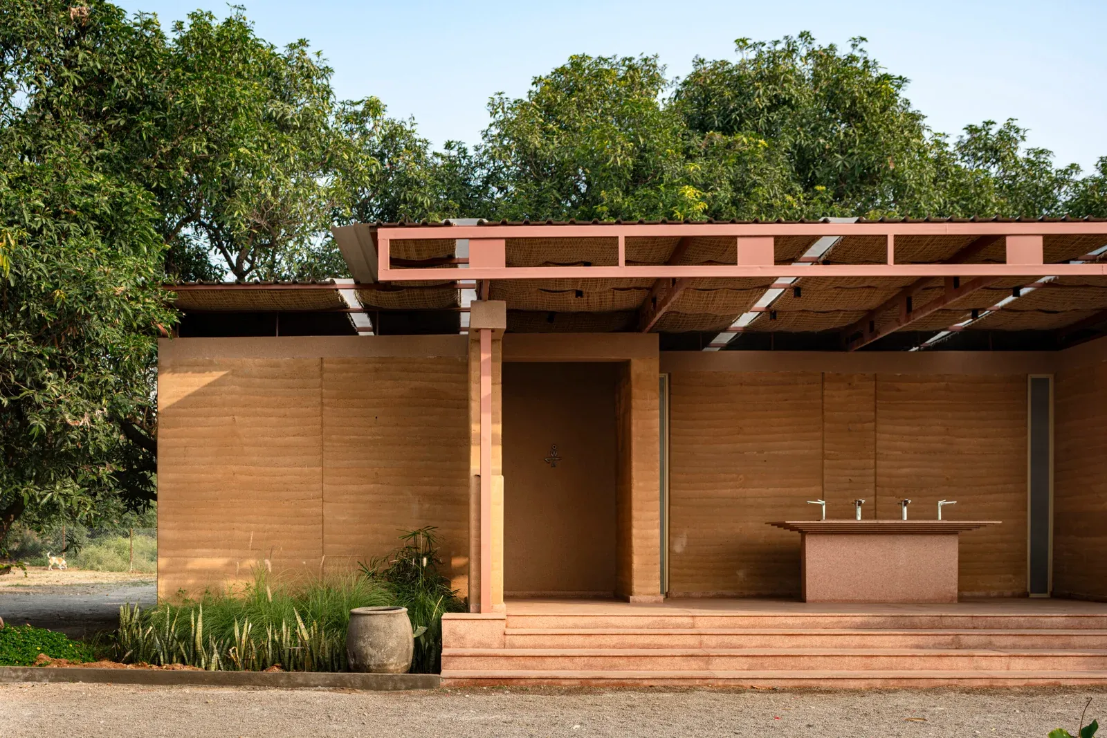 Aina Retreat | A Restroom Rooted in the Landscape