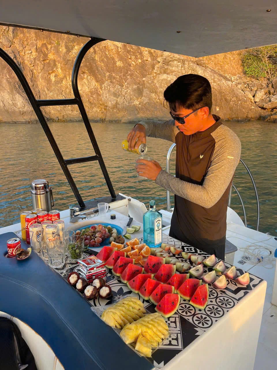 CATAMARAN SUNSET – DU THUYỀN NGẮM HOÀNG HÔN CÔN ĐẢO - ảnh 1