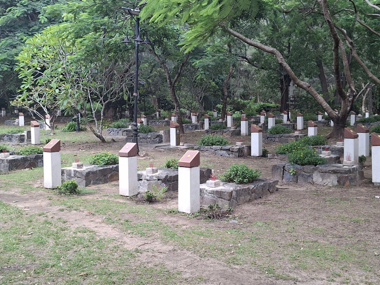 TOUR VIẾNG NGHĨA TRANG HÀNG DƯƠNG ảnh 5