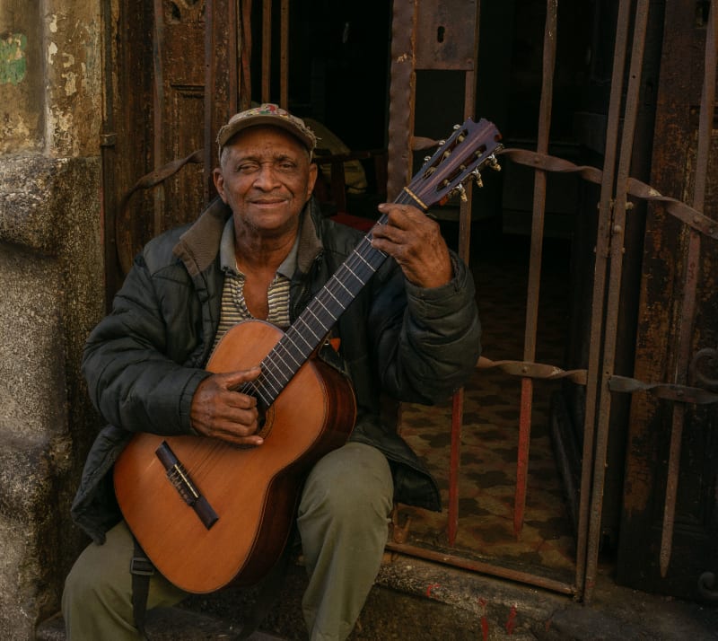 Guitar teacher Thomas in Cuba