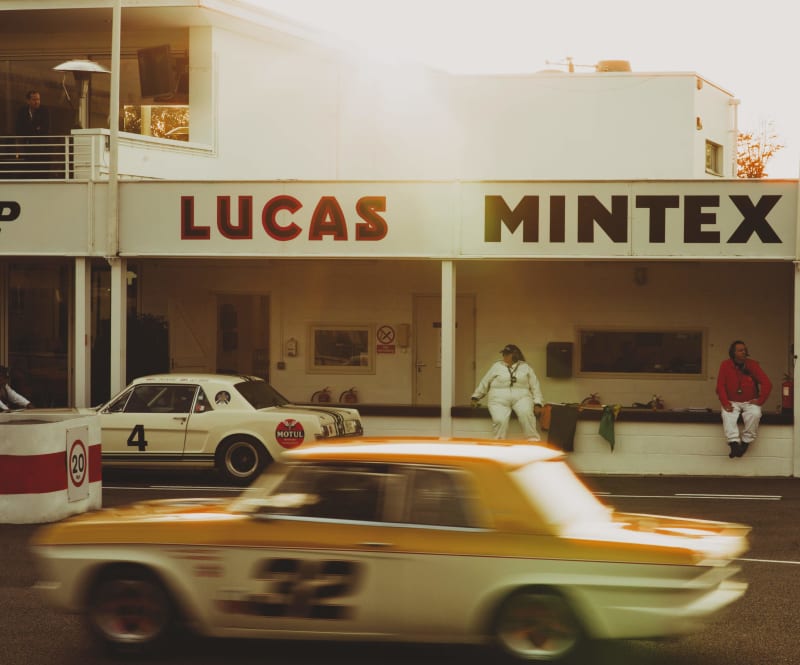 Racing past the pitlane