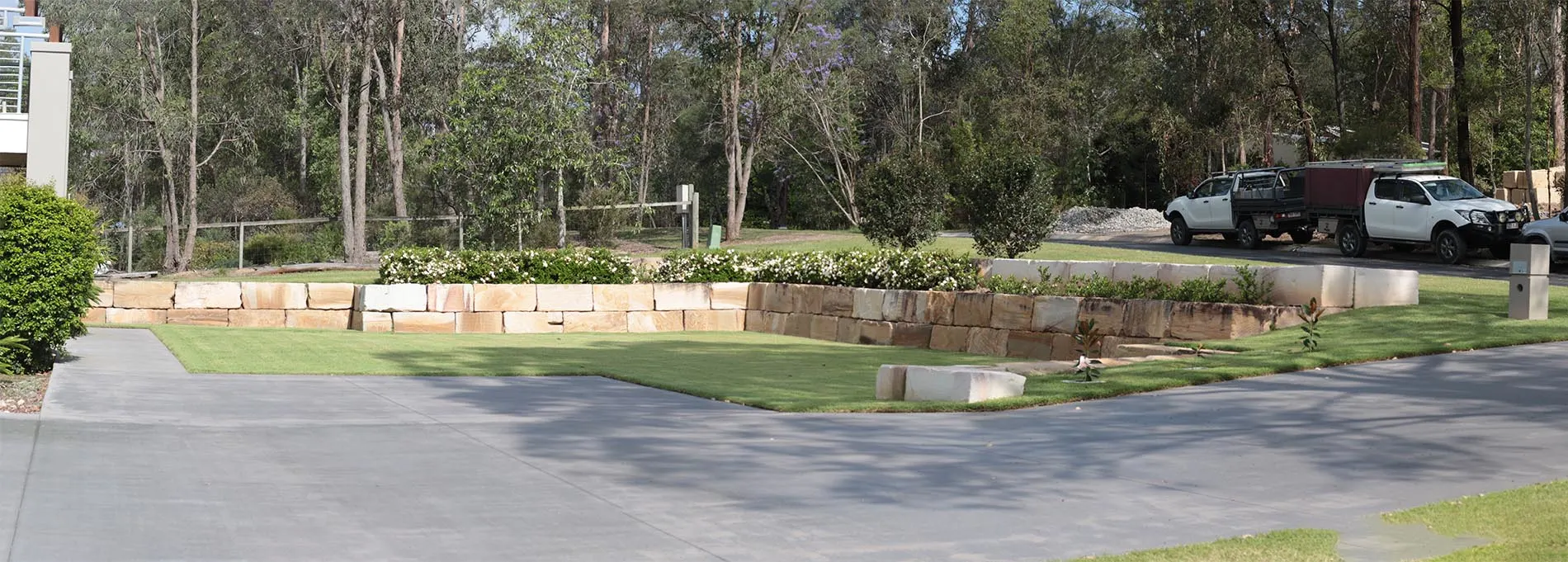 Natural sandstone block retaining walls - Warner