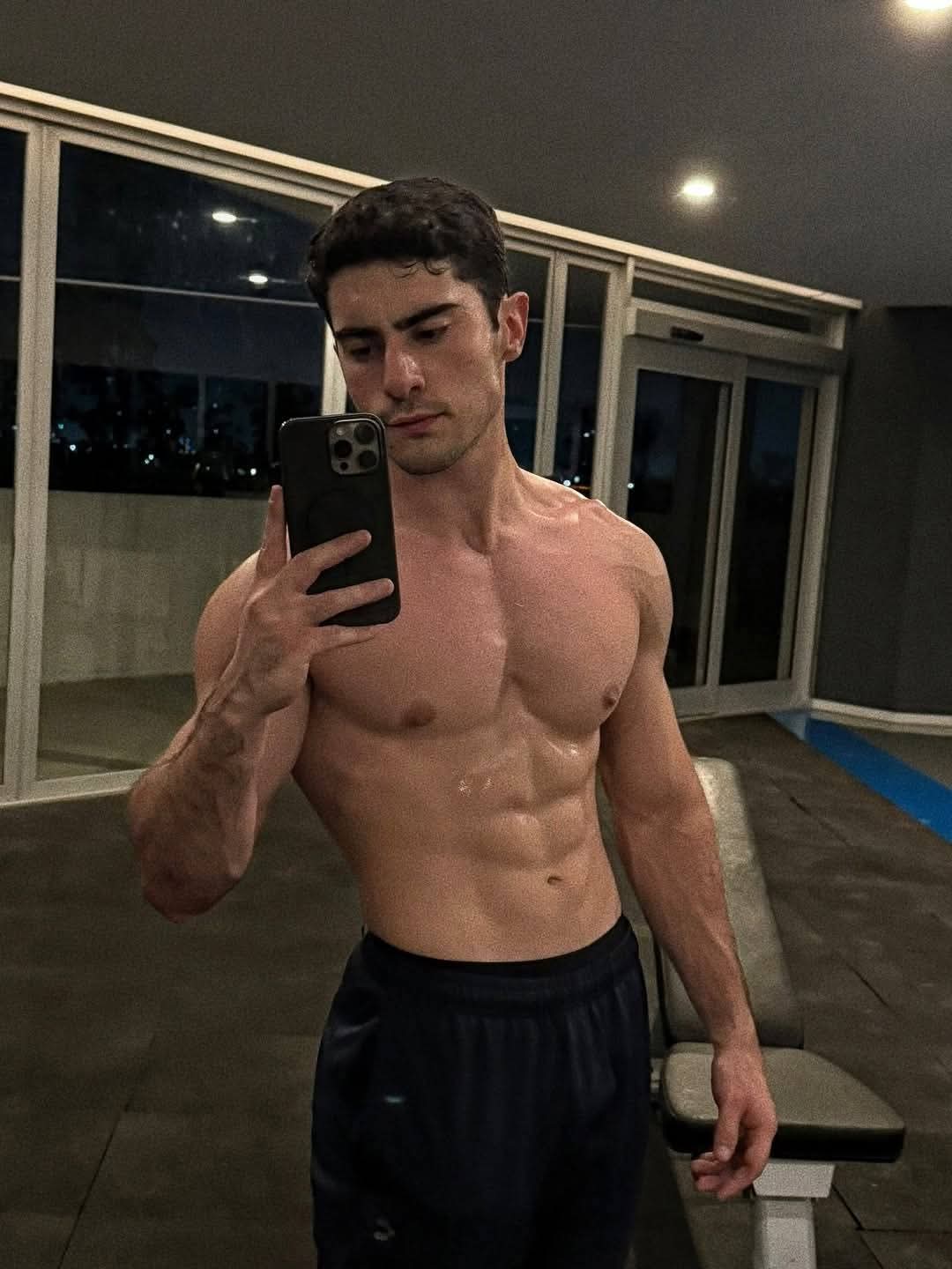 The Confidence of a Muscular Man and Why It Draws Me In — Gallery image 1