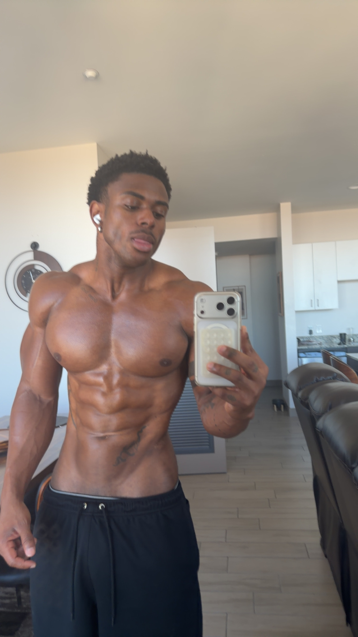 The Confidence of a Muscular Man and Why It Draws Me In — Gallery image 5