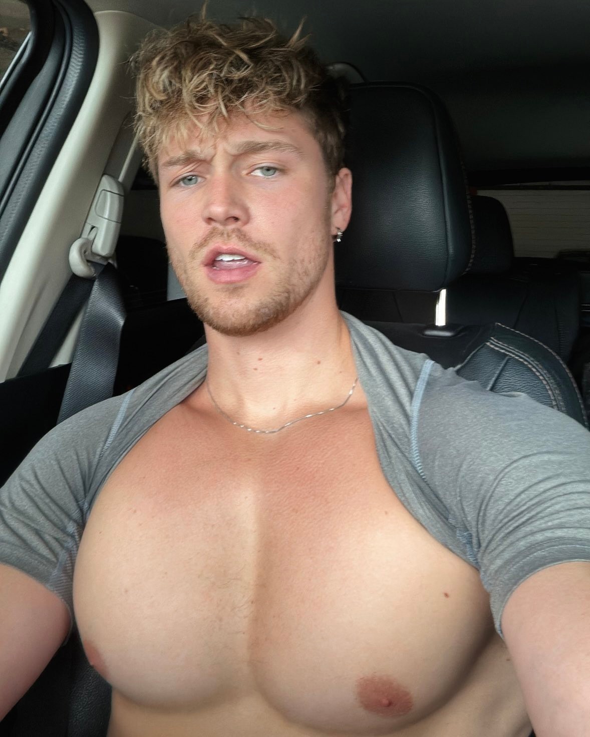 Lockers and Looks: The Quiet Thrill of the Gym Locker Room — Gallery image 1