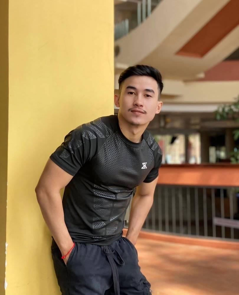 Lockers and Looks: The Quiet Thrill of the Gym Locker Room — Gallery image 4