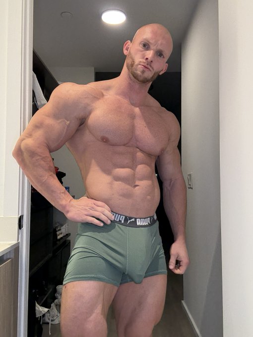 Why Muscular Men Inspire My Own Self-Improvement — Gallery image 2