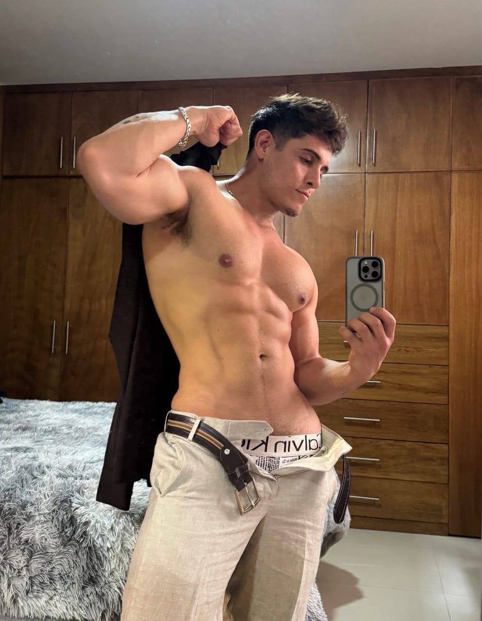 Why Muscular Men Inspire My Own Self-Improvement — Gallery image 7