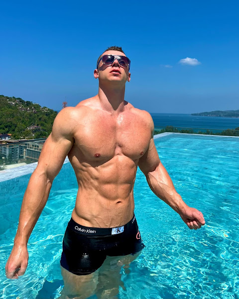 Lifted Spirits: My Gym Crush Story — Gallery image 8