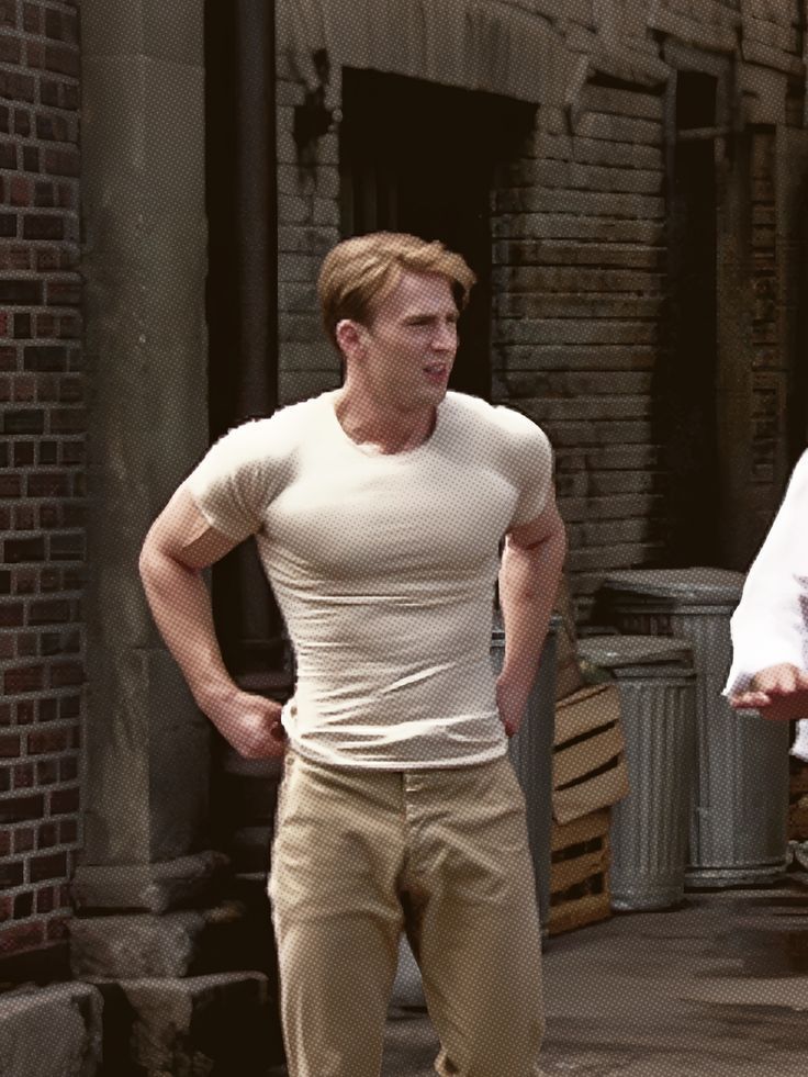 Chris Evans: Dari Captain America ke Ikon Internet yang Tak Pernah Kehilangan Pesona — Gallery image 1