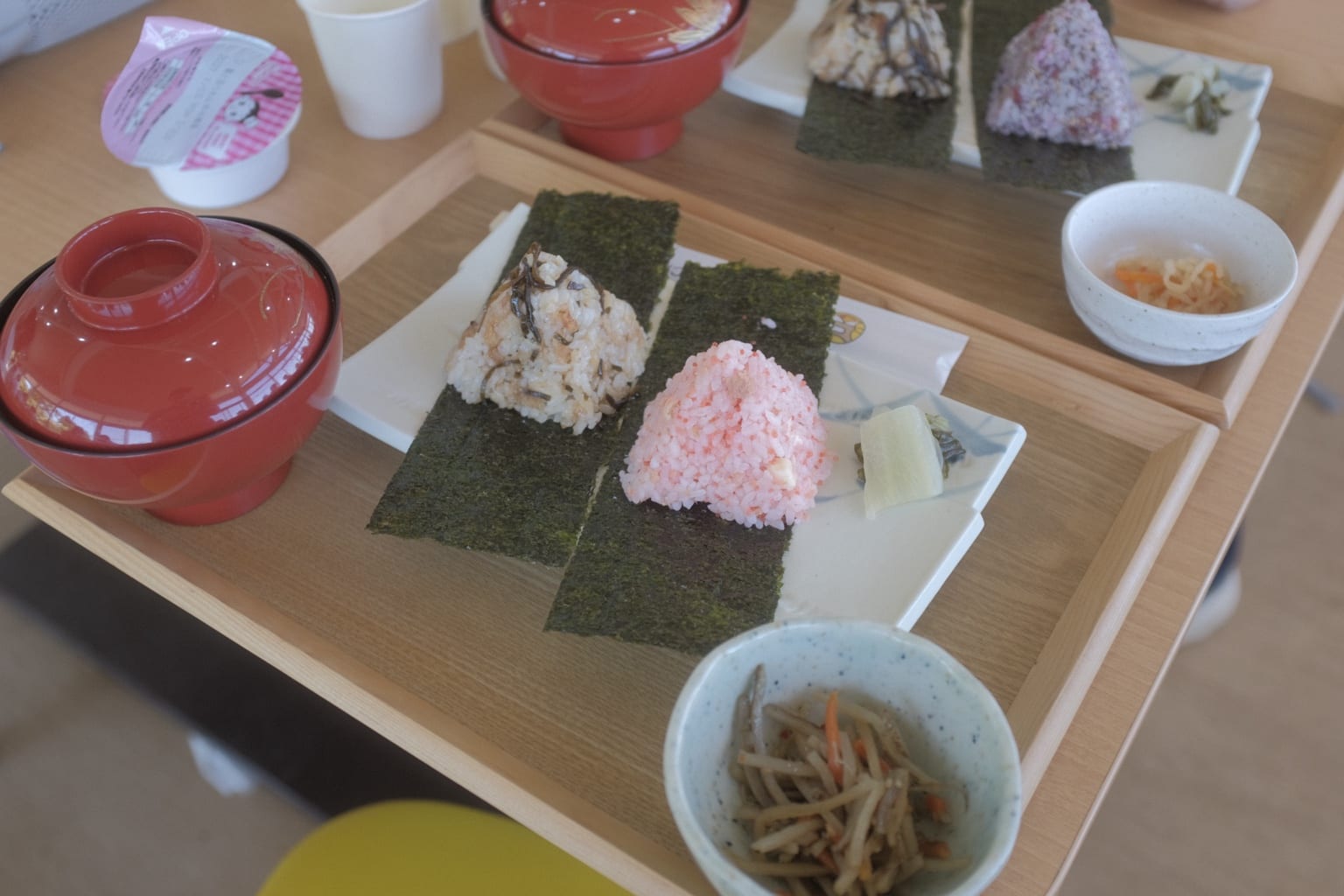 おにぎり中心の軽食で休憩したランチ時間