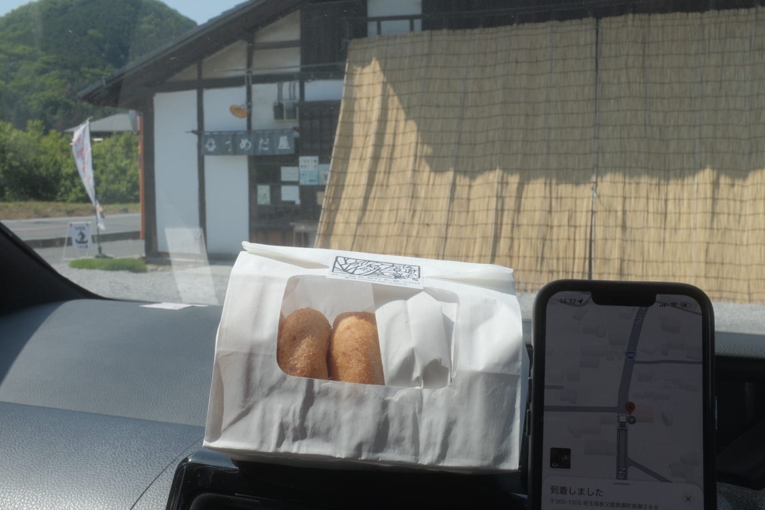 車内で楽しむお豆ふ処うめだ屋の豆腐ドーナツ