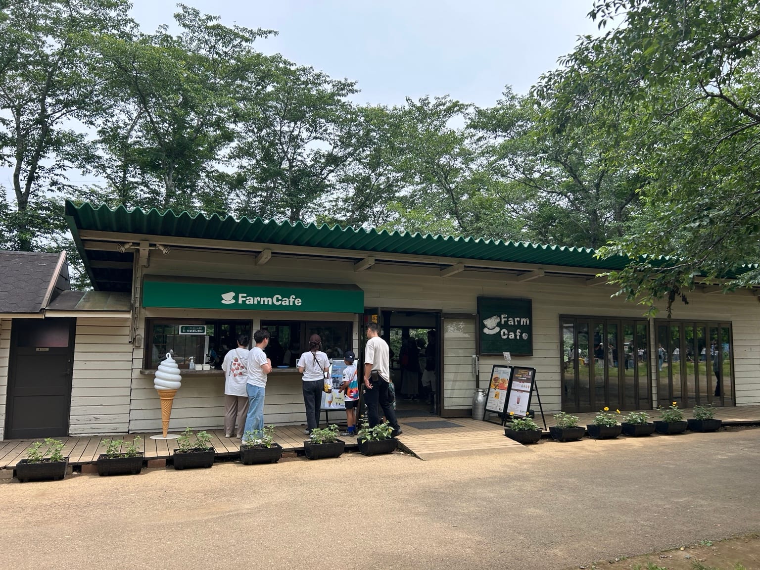 成田ゆめ牧場のFarm Cafe外観