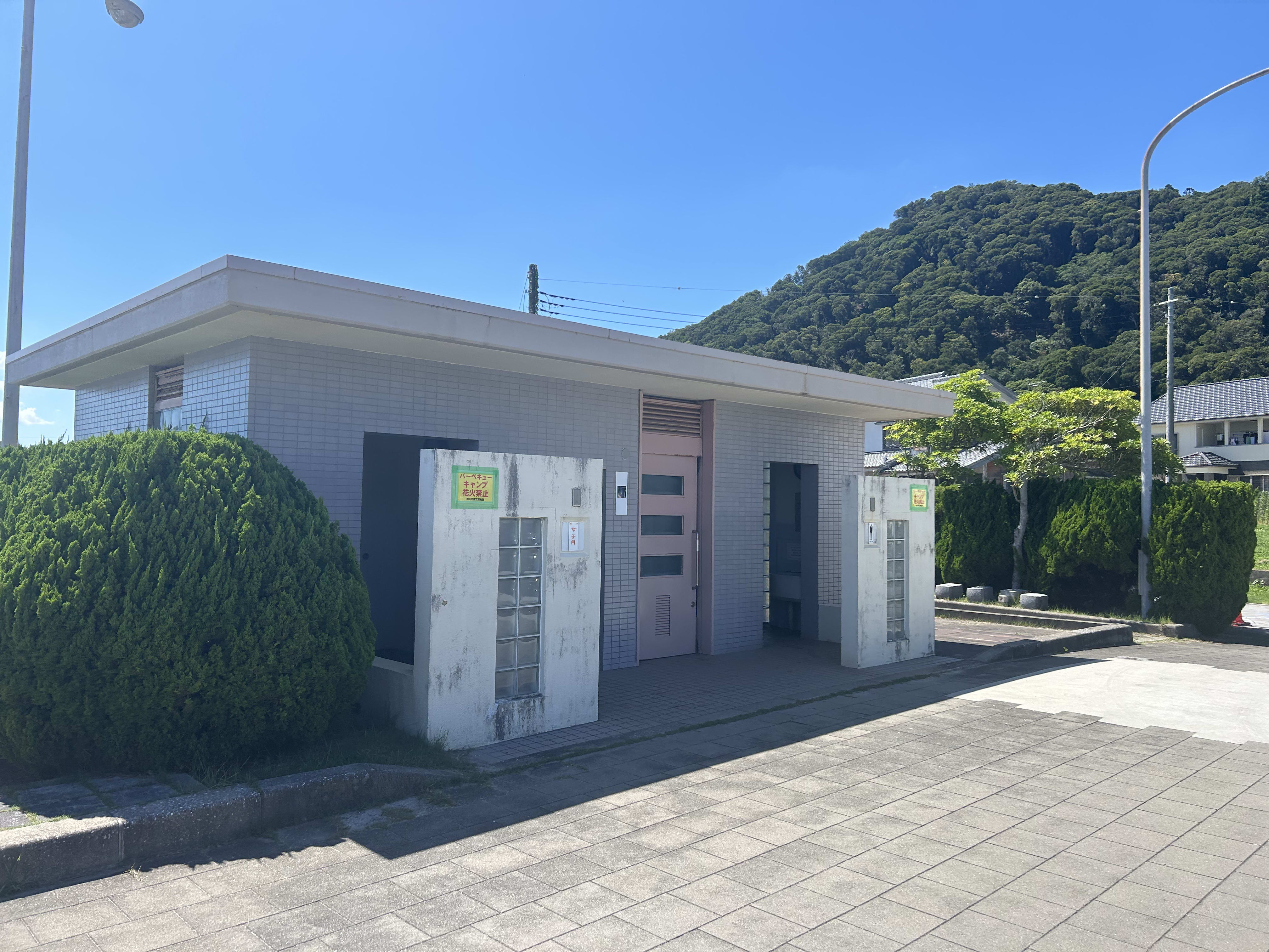 城崎海水浴場の駐車場内トイレ