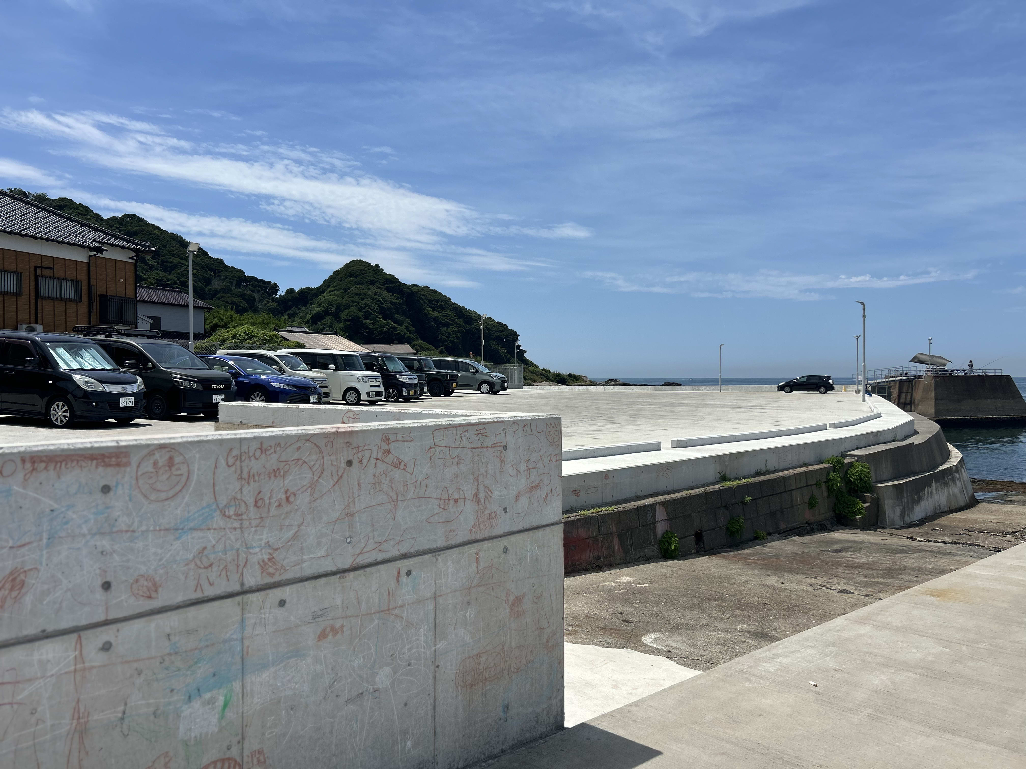 海を望む富津ゴールデンシュリンプの駐車場