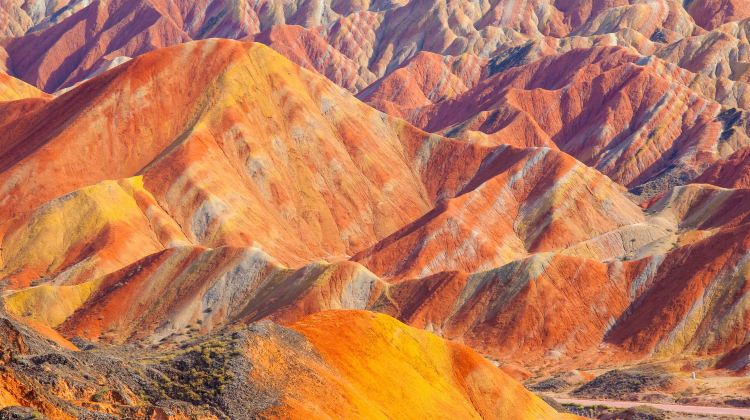 Venture on a 4-Day Private Silk Road Expedition: Unveiling Zhangye, Dunhuang, Jiayuguan, Mogao Caves, and Yadan National Geopark