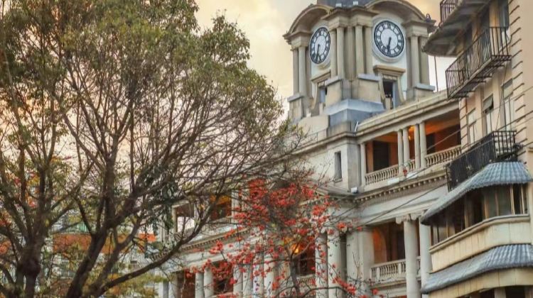 Experience a 5-day Chinese Lingnan Culture private tour from Guangzhou, Foshan, and Shunde District. Highlights include the Sun Yat-Sen Memorial Hall, Chen Clan Academy, Whampoa Military Academy, and a Shunde Famous Banquet.