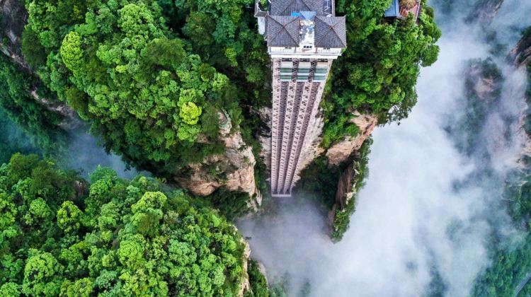 Tour en grupo de 6 días por el pintoresco Hunan: Contemple el Parque Nacional de Zhangjiajie, el Puente de Cristal y los principales atractivos de Tianmen