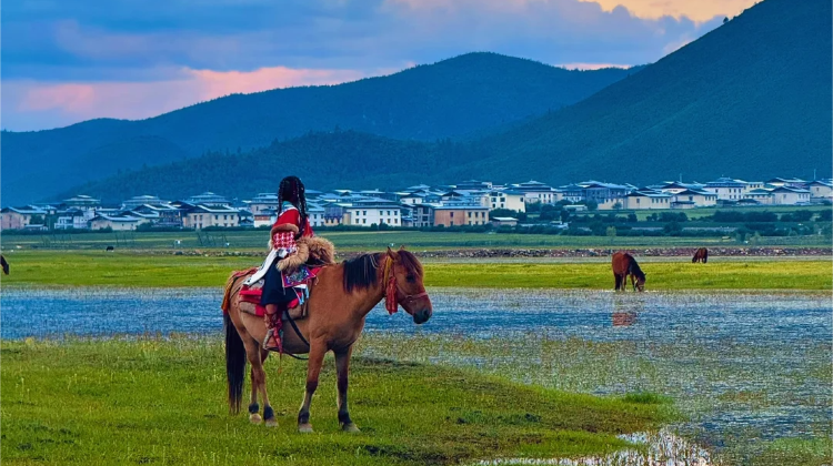 Unforgettable 8-Day Private Yunnan Tour from Kunming: Discover Dali, Lijiang, Shangri-La, Green Lake, Dukezong Ancient Town, Blue Moon Valley | Explore Jiuxiang Scenic Region |