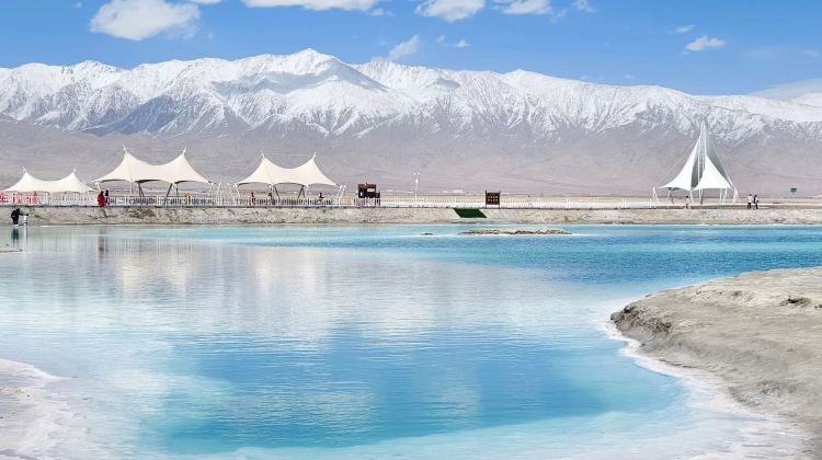 8-Day Private Exploration of Northwest China from Xining: Uncover Zhangye, Qinghai Lake, Danxia, Jiayuguan City Tower, Mingsha Mountain Moon Tooth Spring, and Mati Temple Grottoes