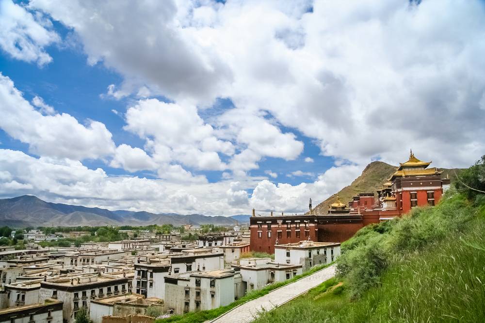 Experience an 8-Day Tibet Discovery: Nyingchi Waterfalls, Lhasa Temples, and Shigatse Monasteries | Immerse Yourself in Nature, Faith, and Culture | Enjoy Stays in 5-Star Hotels