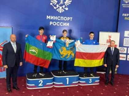 Юный великолучанин стал победителем Первенства России по армрестлингу