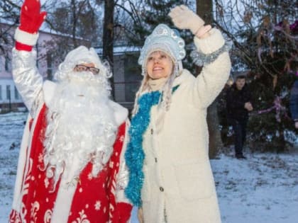 Александр Козловский поздравил с Новым годом юных пациентов великолукских лечебных учреждений